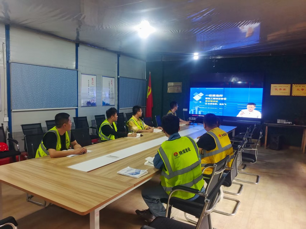 燈光映初心！陜煤建設(shè)銅煤公司基層職工備戰(zhàn)一建熱潮涌