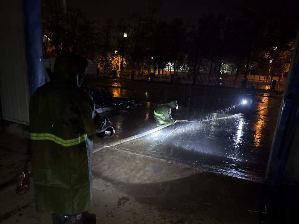 風(fēng)雨中的擔(dān)當(dāng)！陜煤建設(shè)銅煤公司基層項(xiàng)目部強(qiáng)降雨應(yīng)對(duì)紀(jì)實(shí)