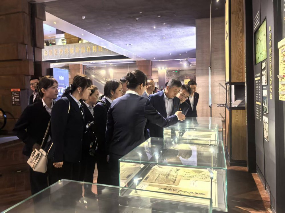 陜煤建設物資設備管理黨支部開展“緬懷革命英烈，傳承紅色基因”主題黨日活動