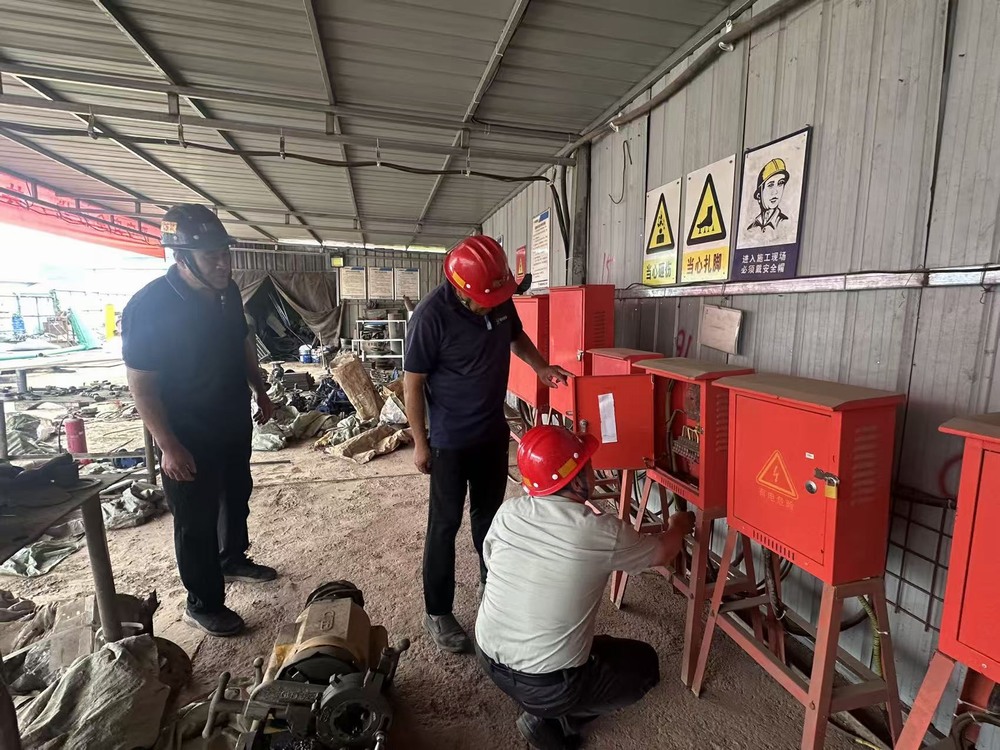 安全生產(chǎn)不放假，應(yīng)急值守不“打烊”—陜煤建設(shè)礦建二公司開(kāi)展“雙節(jié)”期間安全生產(chǎn)大排查