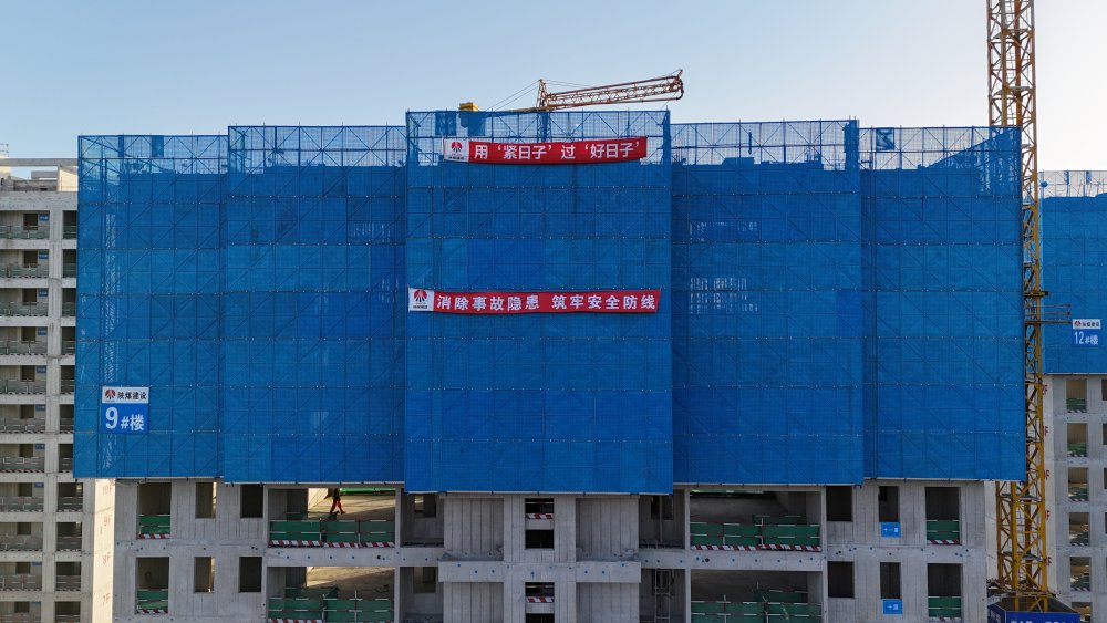 陜煤建設(shè)天工公司：“鋼鐵巨龍”護外，“靈活氣囊”固內(nèi)