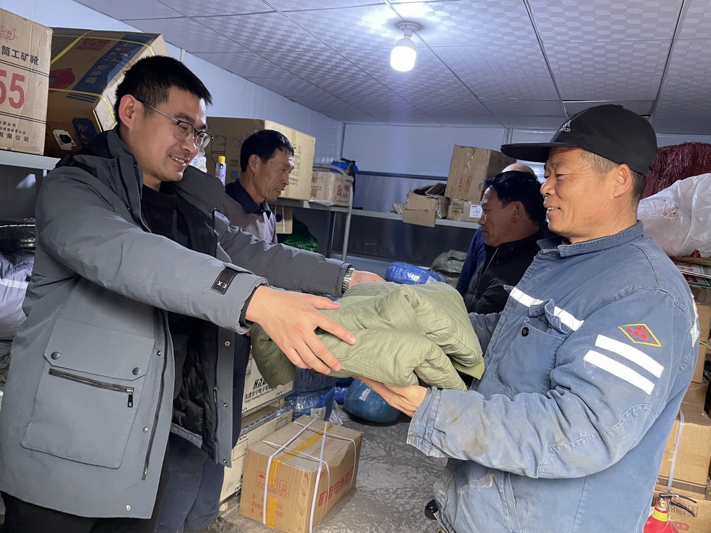 陜煤建設(shè)礦建二公司：凜冬有溫度 后勤強(qiáng)動(dòng)力