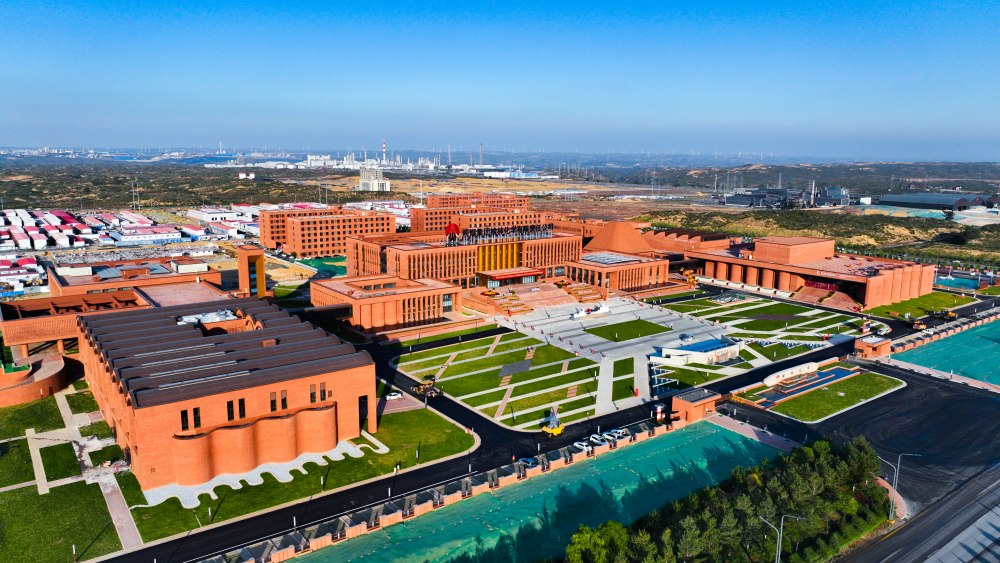 陜煤建設(shè)天工公司承建的榆林化學(xué)1#、2#宿舍樓工程順利通過竣工驗收