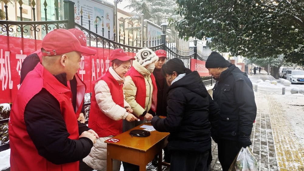 陜煤建設(shè)澄合分公司開展“手機變砝碼護公平”黨員志愿者服務活動